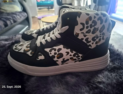 High top sneaker - top,